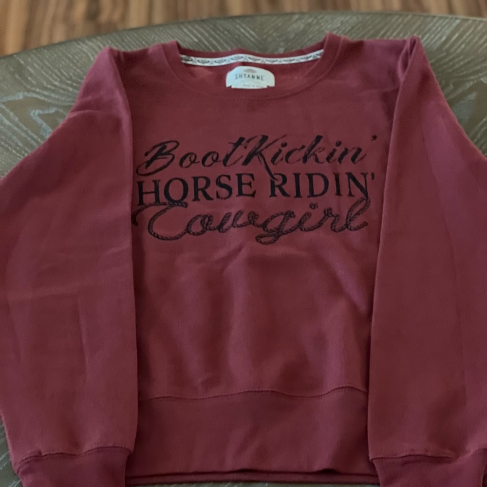 Shyanne sweatshirt wore one time size extra small